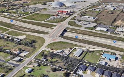 Commercial property with highway frontage and strong visibility in Texarkana
