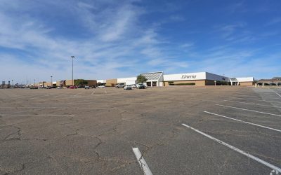 Modern retail shopping center available for sale in the Texarkana area