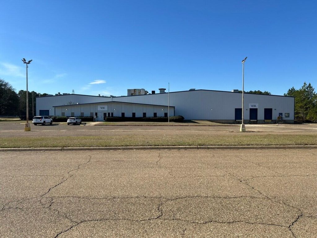 Commercial warehouse property with loading docks in the Texarkana area
