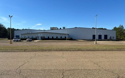 Commercial warehouse property with loading docks in the Texarkana area
