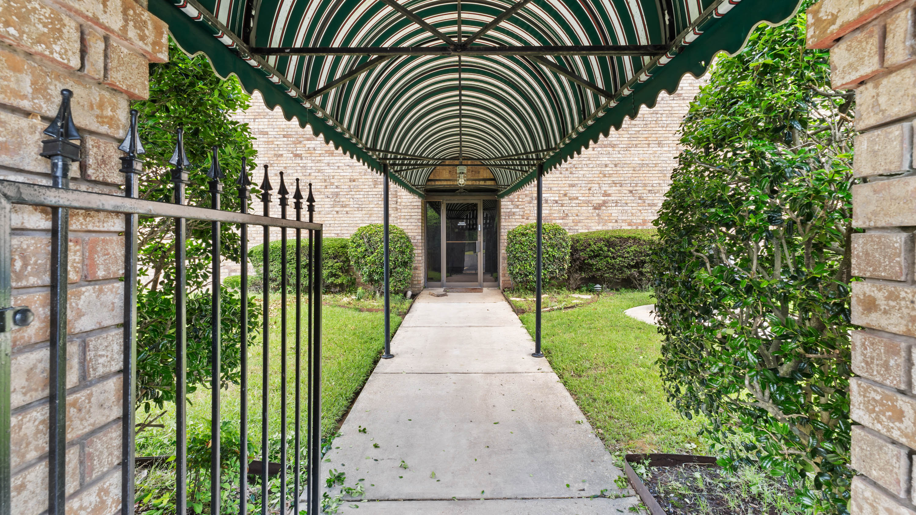 6500 Summerhill Rd., Texarkana, Texas 75503, ,Office,For Lease,Crown Plaza,Summerhill Rd.,1095