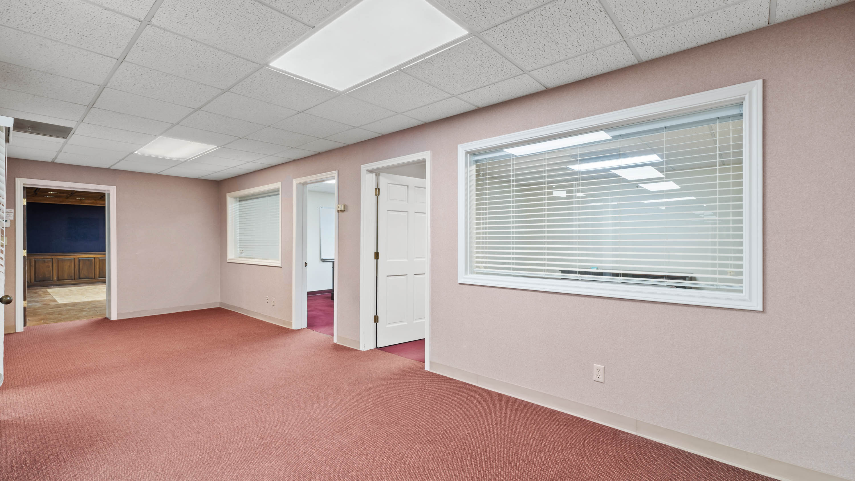 6500 Summerhill Rd., Texarkana, Texas 75503, ,Office,For Lease,Crown Plaza,Summerhill Rd.,1095