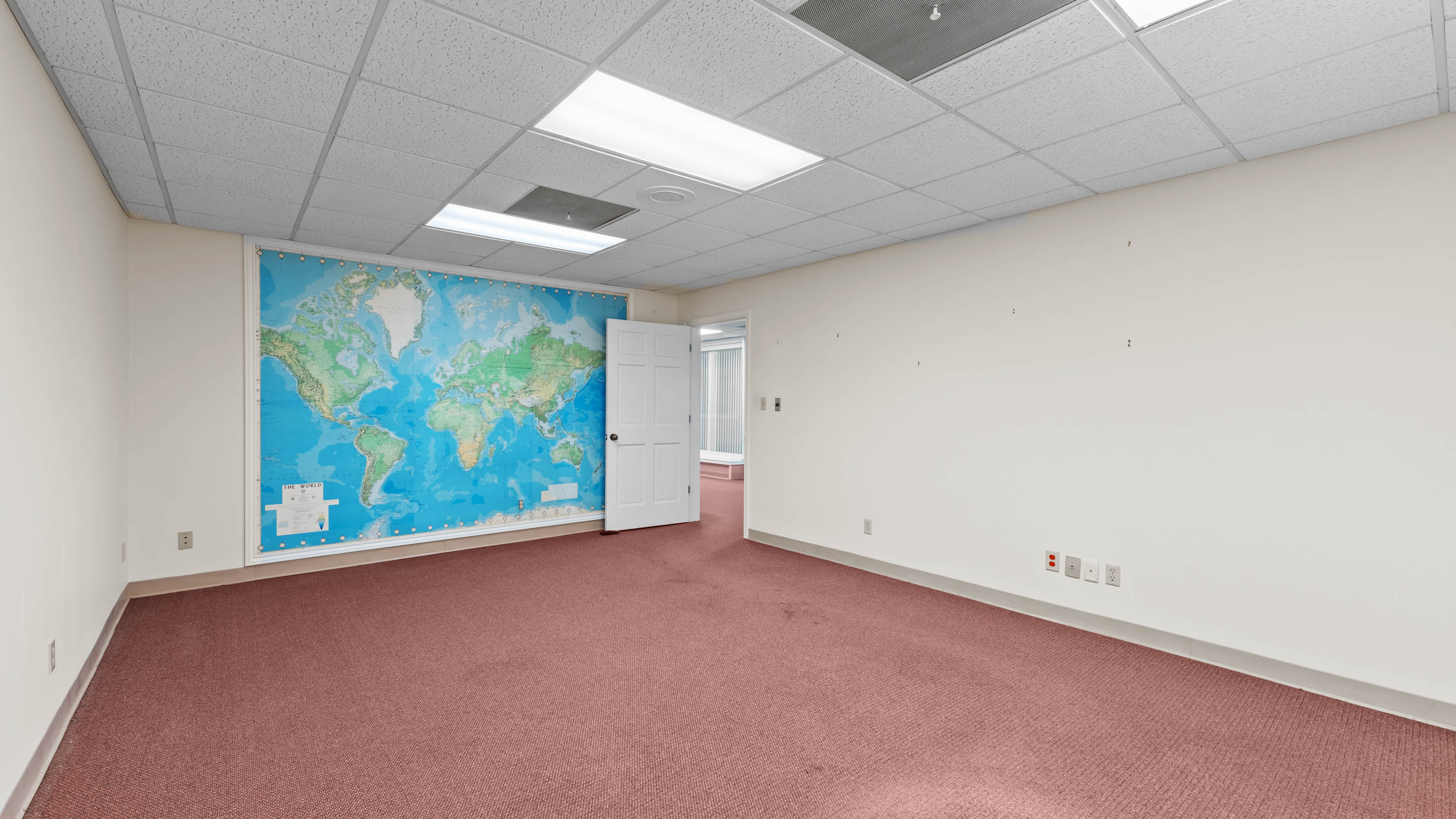 6500 Summerhill Rd., Texarkana, Texas 75503, ,Office,For Lease,Crown Plaza,Summerhill Rd.,1095