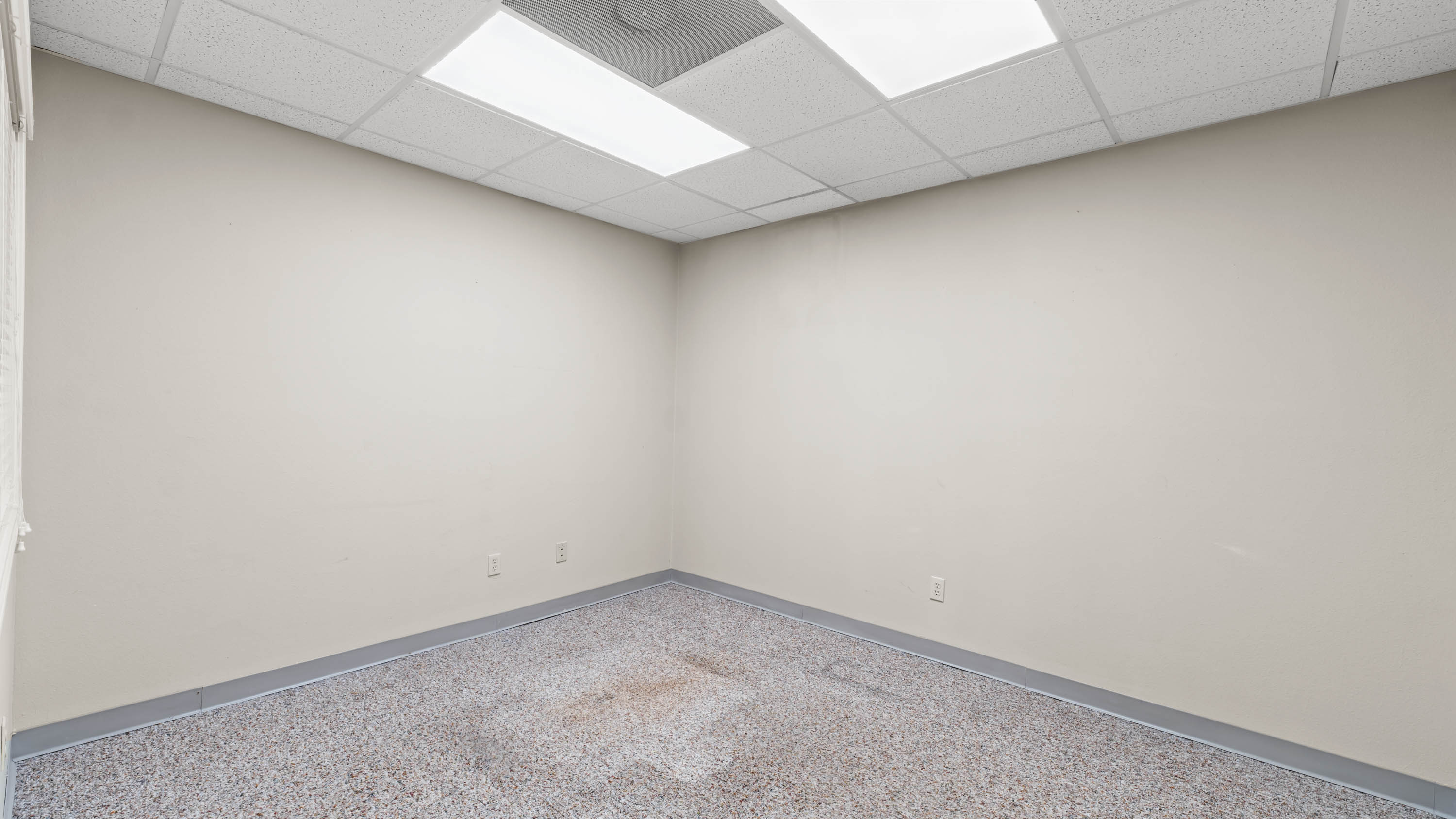6500 Summerhill Rd., Texarkana, Texas 75503, ,Office,For Lease,Crown Plaza,Summerhill Rd.,1095