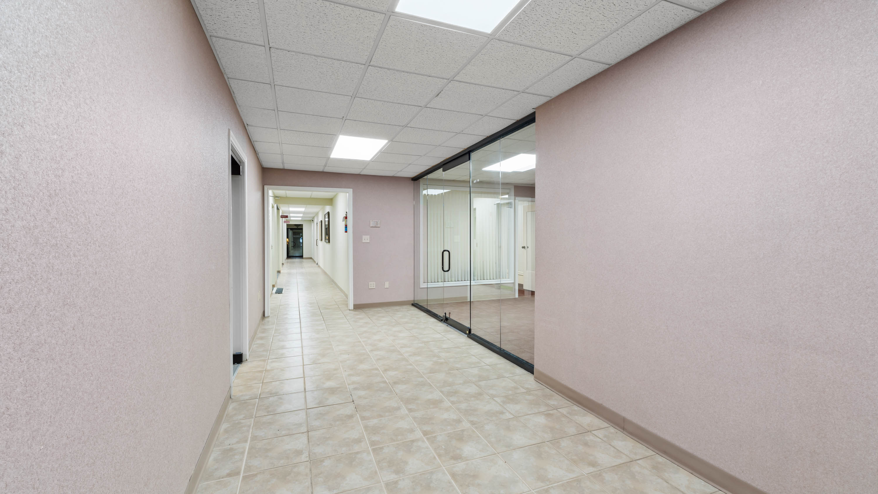 6500 Summerhill Rd., Texarkana, Texas 75503, ,Office,For Lease,Crown Plaza,Summerhill Rd.,1095